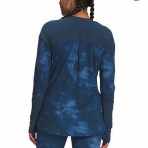 The North Face Womens Small Printed Dawn Dream Long Sleeve Top Blues Thumb Holes